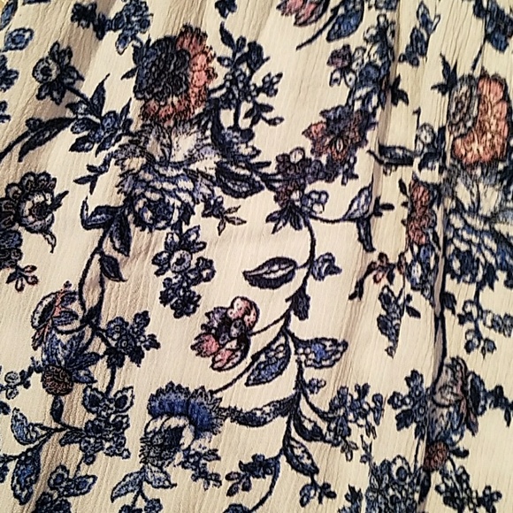 Very pretty, like new off shoulder top, XS - Picture 7 of 8